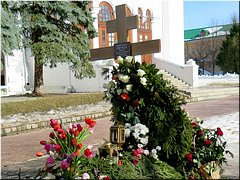 На могиле архимандрита Кирилла (Павлова) в Свято-Троицкой Сергиевой Лавре